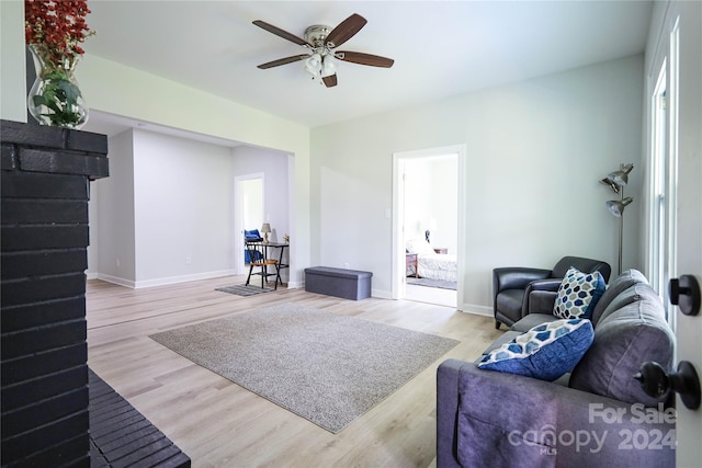 living room featuring light hardwood / wood-style floors and ceiling fan