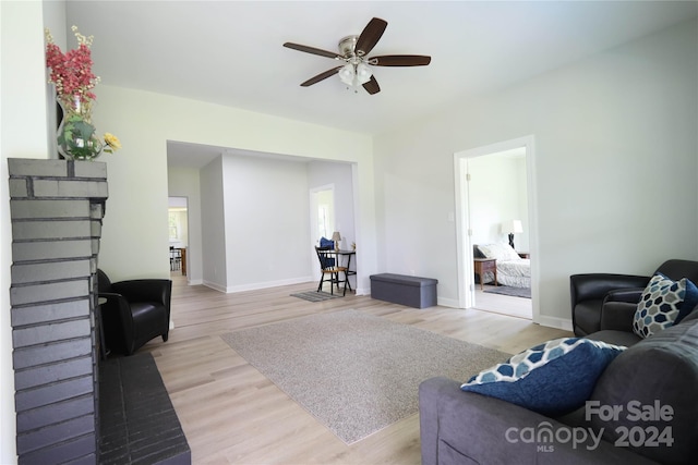 living room with ceiling fan and light wood-type flooring