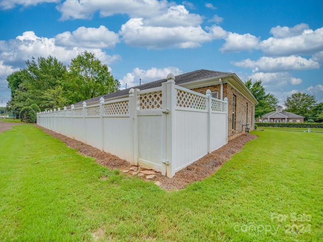 exterior space featuring a lawn