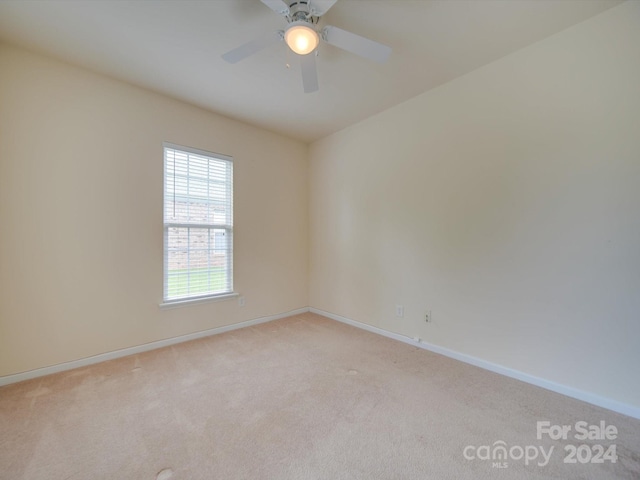 unfurnished room featuring carpet floors and ceiling fan