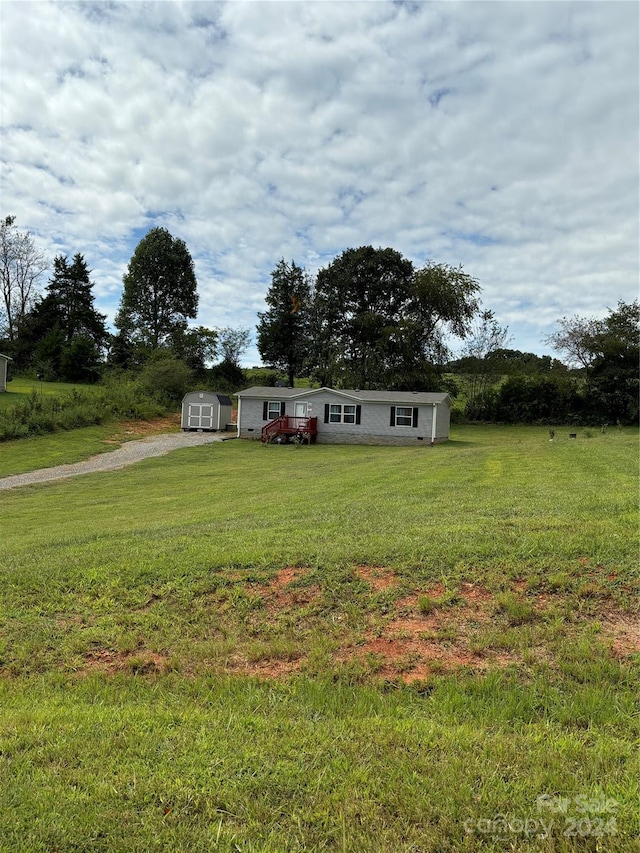 view of front facade featuring a storage unit and a front lawn