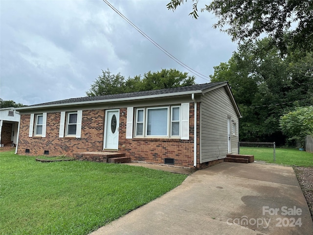 ranch-style home featuring brick siding, crawl space, a front lawn, and fence