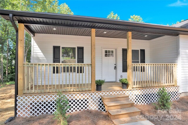 view of front of home with covered porch