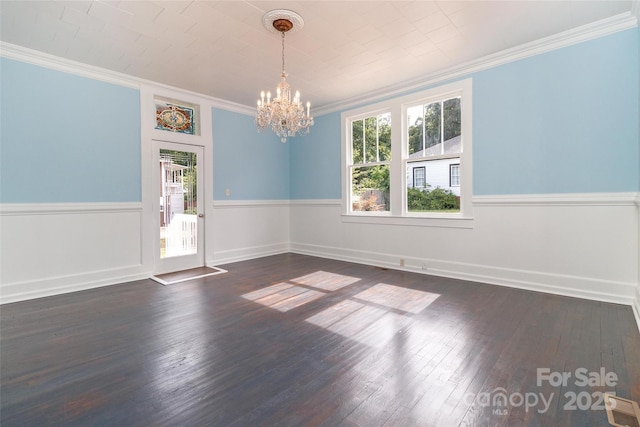 unfurnished room featuring crown molding, an inviting chandelier, and dark hardwood / wood-style flooring