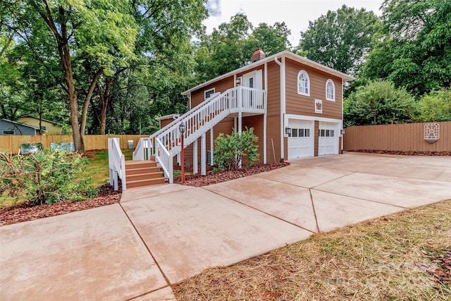 view of front facade featuring a garage