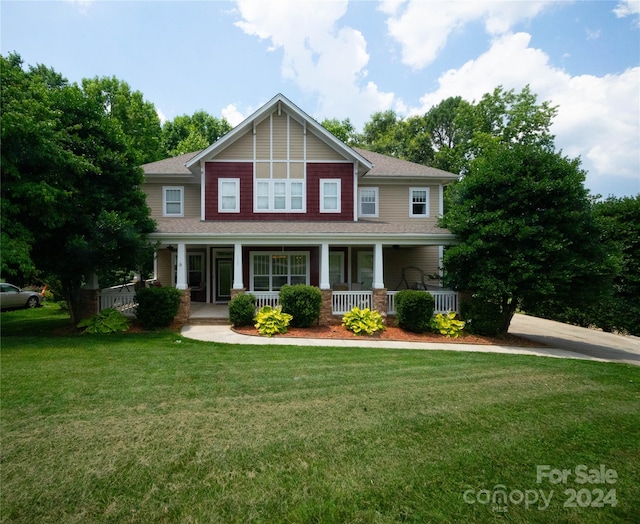 view of front facade with a front yard and covered porch