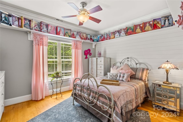 bedroom with ceiling fan, crown molding, and light hardwood / wood-style flooring