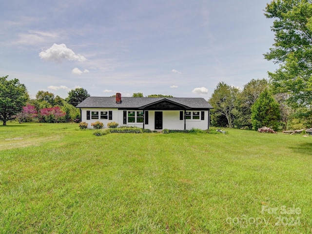 ranch-style home with a front yard