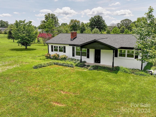 ranch-style house featuring a front lawn