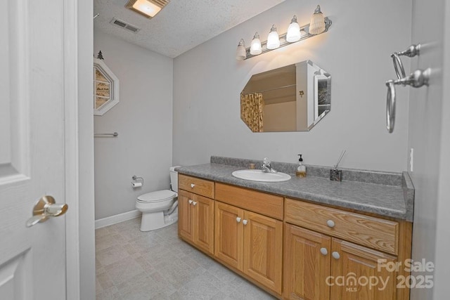 full bathroom featuring a textured ceiling, toilet, vanity, visible vents, and baseboards