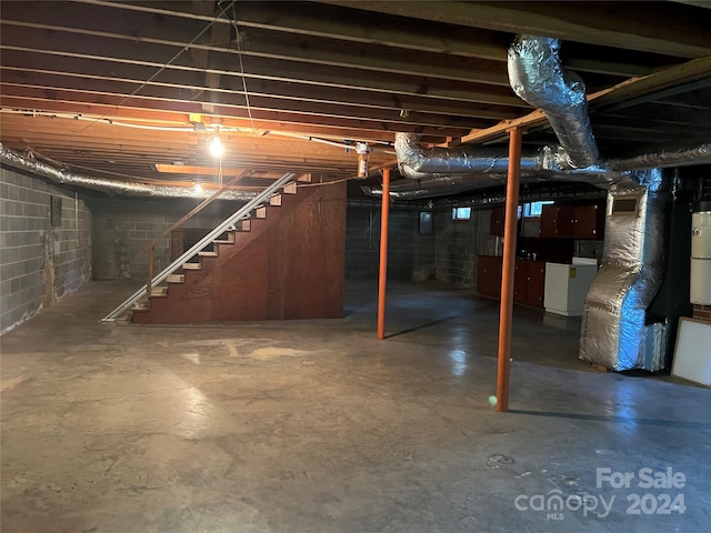 basement with washer / dryer