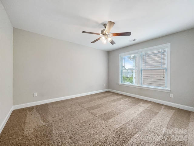 carpeted empty room featuring ceiling fan