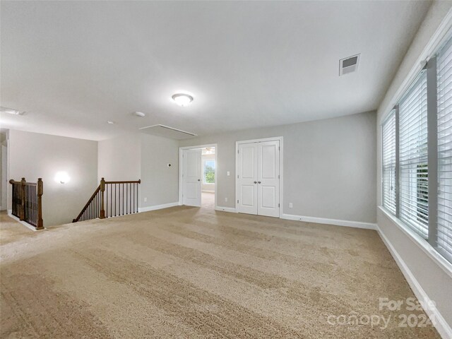 spare room featuring carpet floors