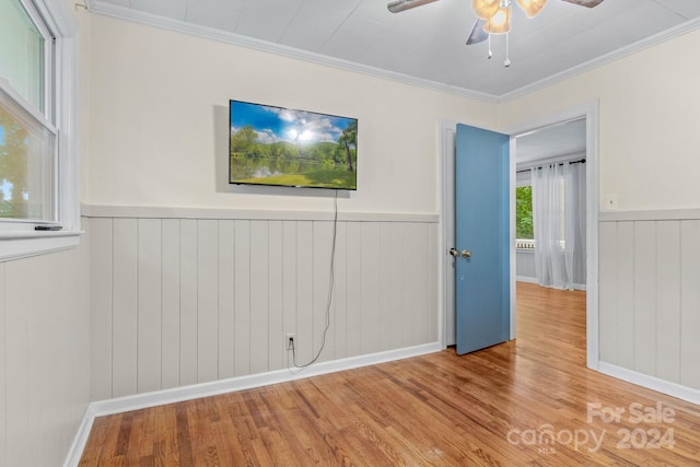 unfurnished bedroom featuring light wood-type flooring, ceiling fan, and ornamental molding