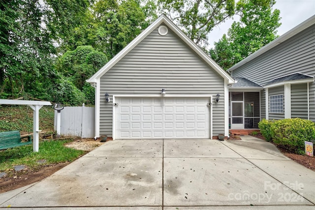 view of front facade featuring a garage