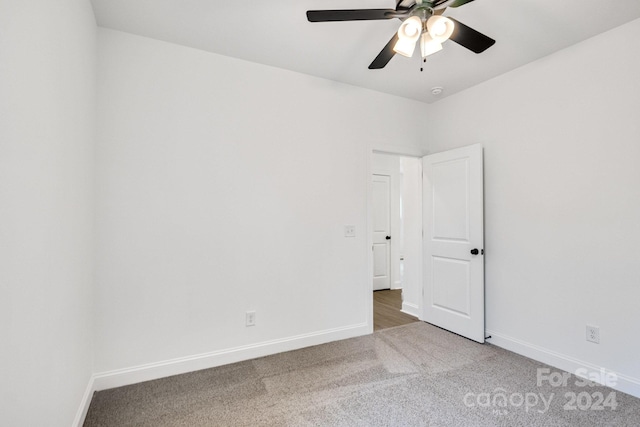 unfurnished room with carpet flooring and ceiling fan