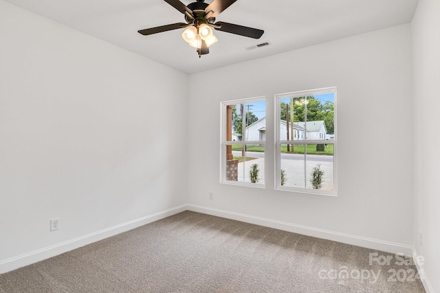 unfurnished room with carpet flooring and ceiling fan