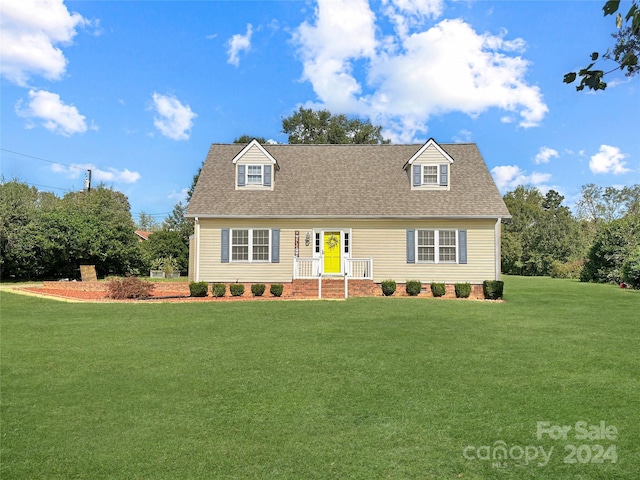 cape cod-style house featuring a front lawn