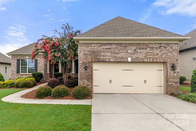 view of front facade with a garage and a front yard