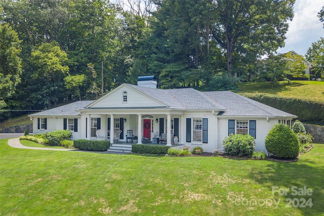 view of front of house featuring a porch and a front lawn