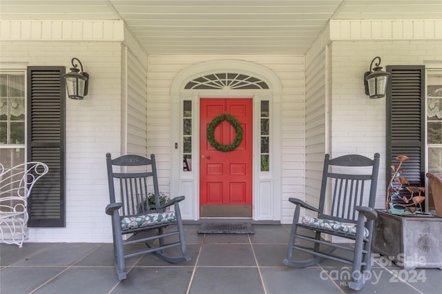 property entrance featuring covered porch