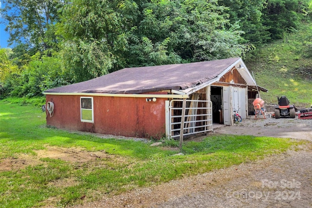 view of outbuilding