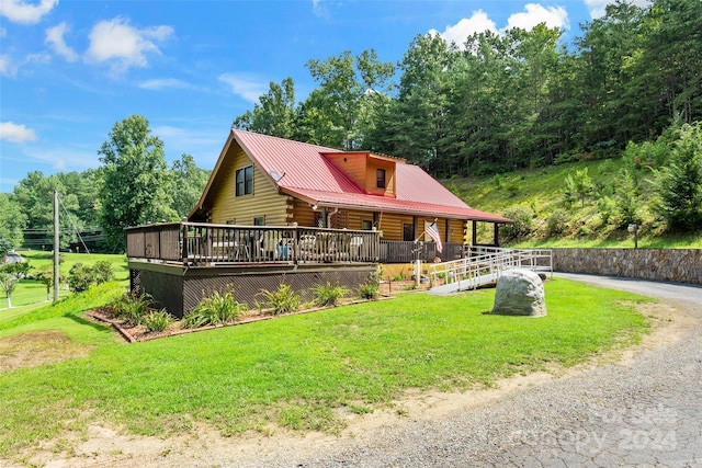 view of front facade featuring a front lawn and a deck