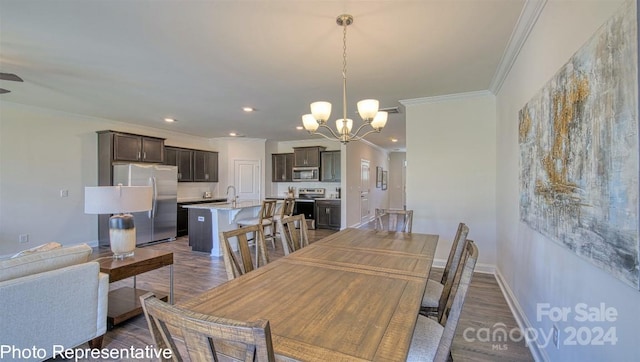 dining space with baseboards, dark wood-style floors, crown molding, a chandelier, and recessed lighting