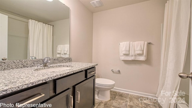 full bathroom with visible vents, toilet, vanity, and baseboards