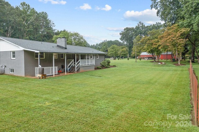 view of yard featuring covered porch