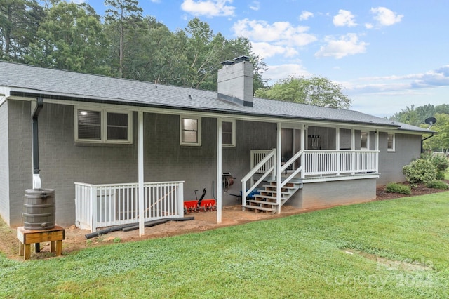 back of house featuring a yard