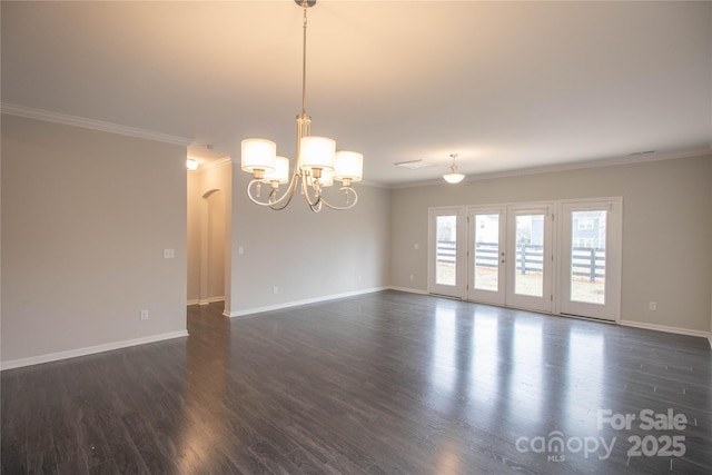 unfurnished room featuring crown molding, an inviting chandelier, and dark hardwood / wood-style flooring