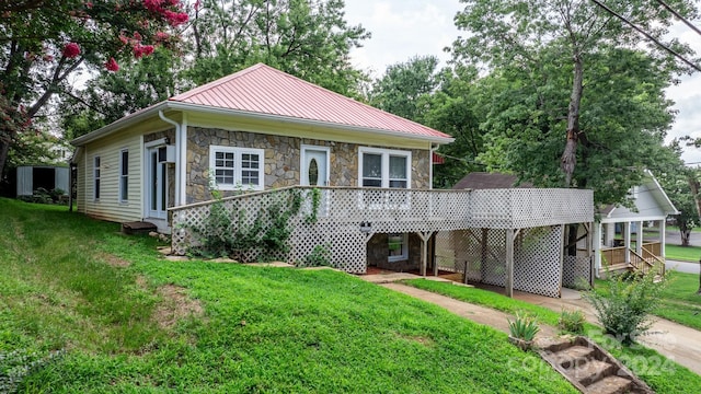 view of front facade with a carport and a front lawn