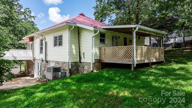 back of house with a yard