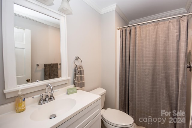 bathroom with a shower with curtain, crown molding, vanity, and toilet