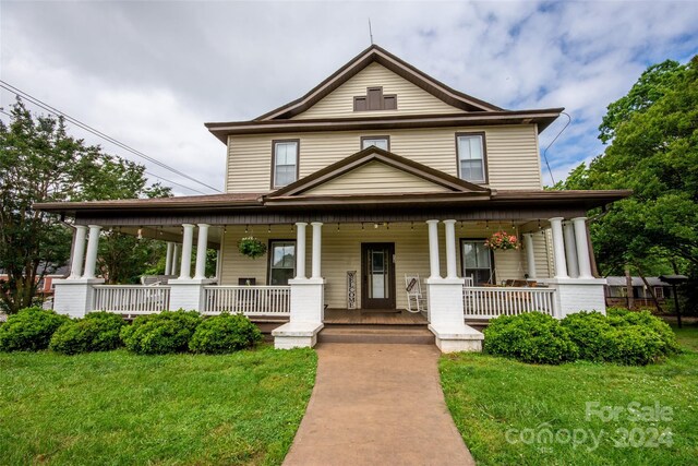 farmhouse with a front lawn and a porch