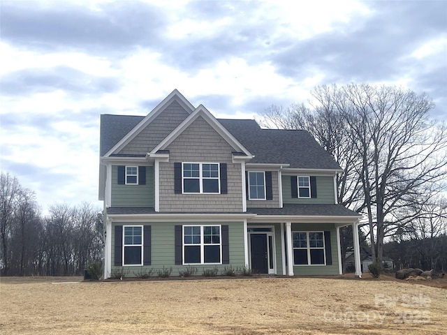 view of front facade featuring a front yard