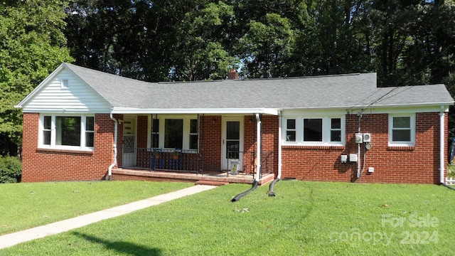 view of front facade with covered porch and a front lawn