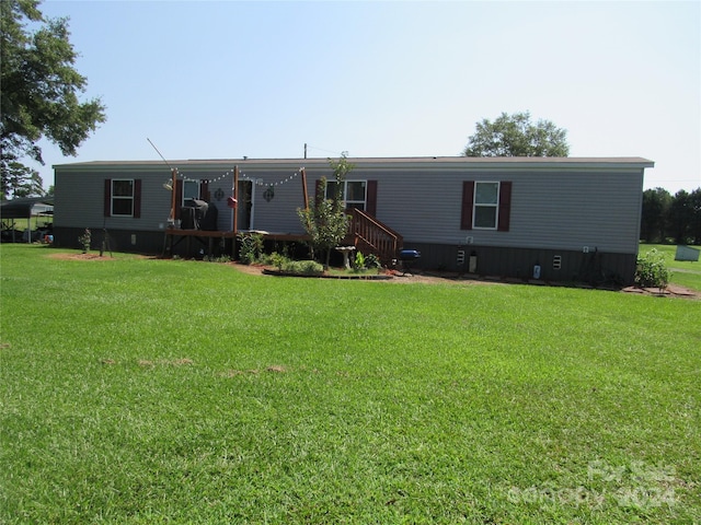 manufactured / mobile home with a front lawn