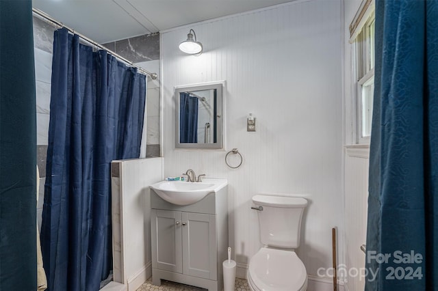 bathroom with vanity, a shower with shower curtain, and toilet