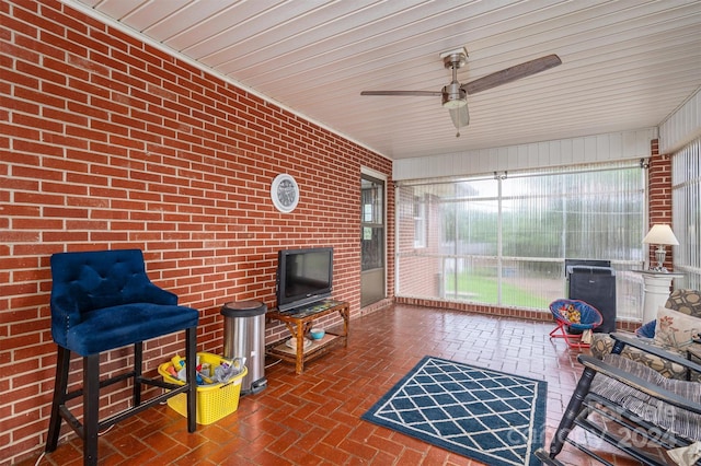 sunroom with ceiling fan