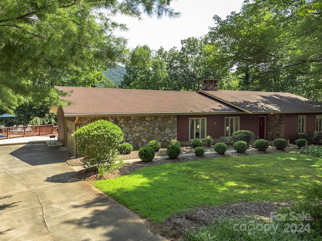 ranch-style house with a front yard