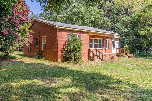 exterior space featuring a front lawn