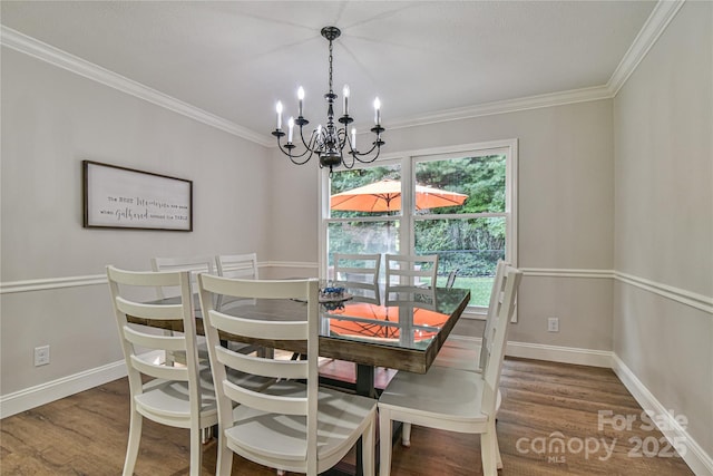 dining room featuring ornamental molding, dark hardwood / wood-style flooring, and a notable chandelier