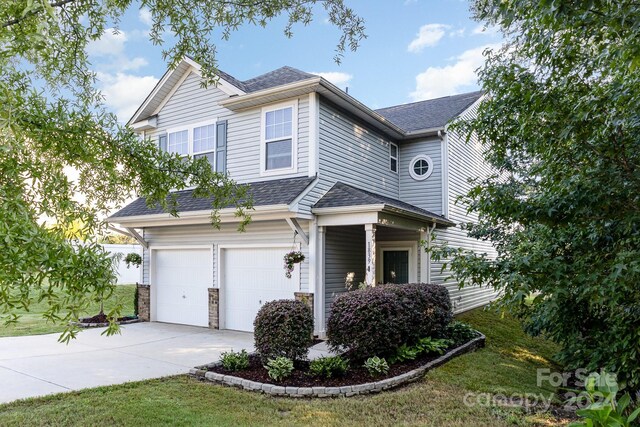 view of front of home featuring a garage and a front yard