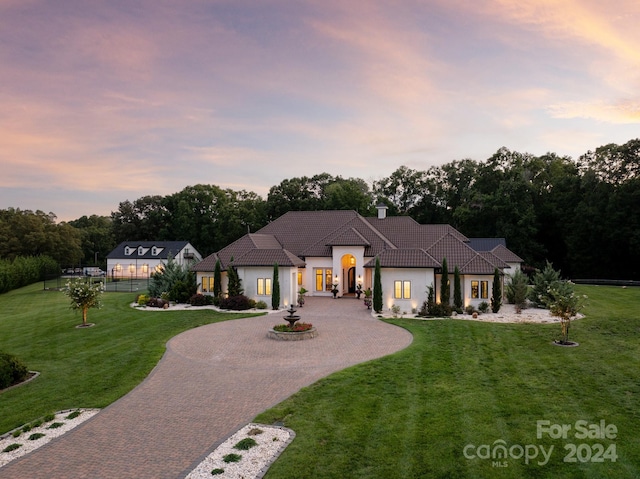 view of front of property with a yard