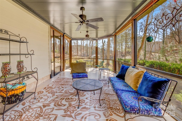 sunroom / solarium featuring a ceiling fan