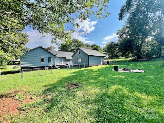 view of yard featuring an outdoor fire pit