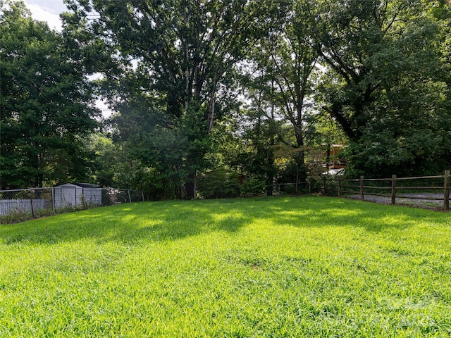 view of yard featuring fence