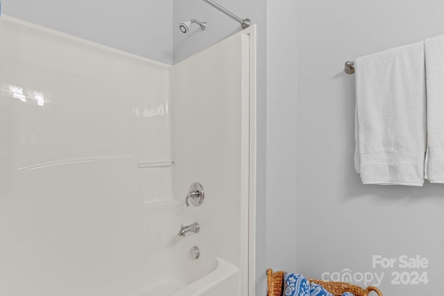 bathroom featuring shower / washtub combination